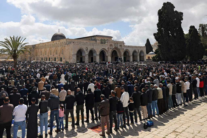 Salat Jumat di Al-Aqsa di Bawah Bayang-bayang Perang Gaza