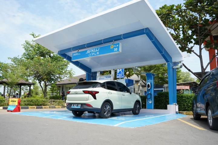 Catat, Lokasi SPKLU di Rest Area Sepanjang Jakarta-Surabaya!