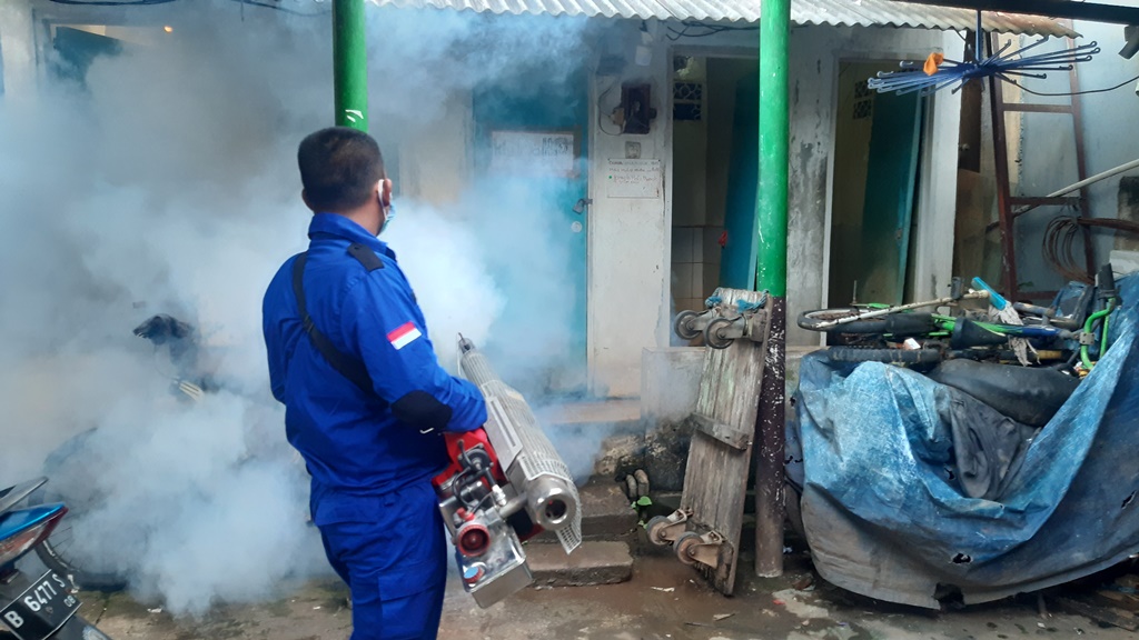 Pemberantasan Sarang Nyamuk juga tetap harus dijalankan. Dok. A. Firdaus/Medcom