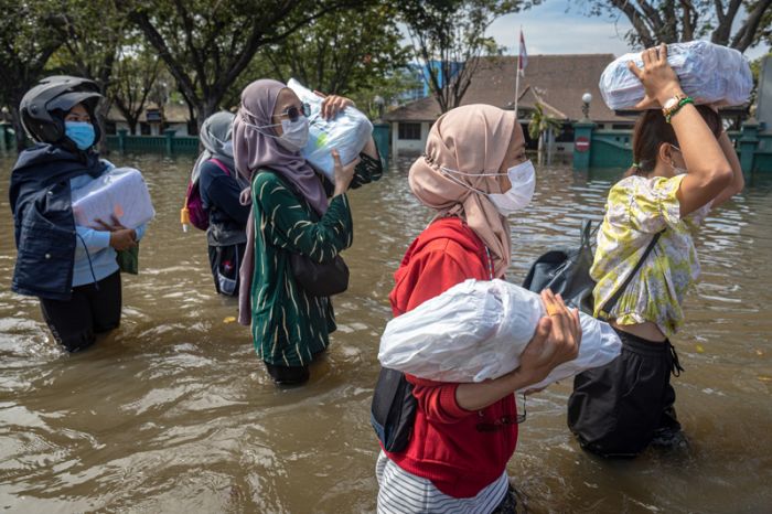 Salah satu penyakit yang diwaspadai ketika banjir datang adalah leptospirosis. Ilustrasi Antara