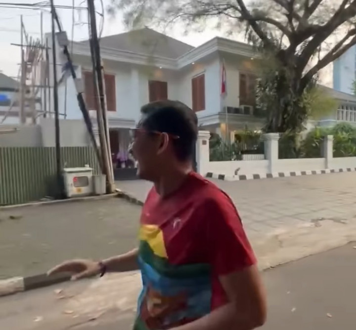 Sandiaga Teriak Nama Prabowo saat Lari Sore lewat Rumah Kertanegara