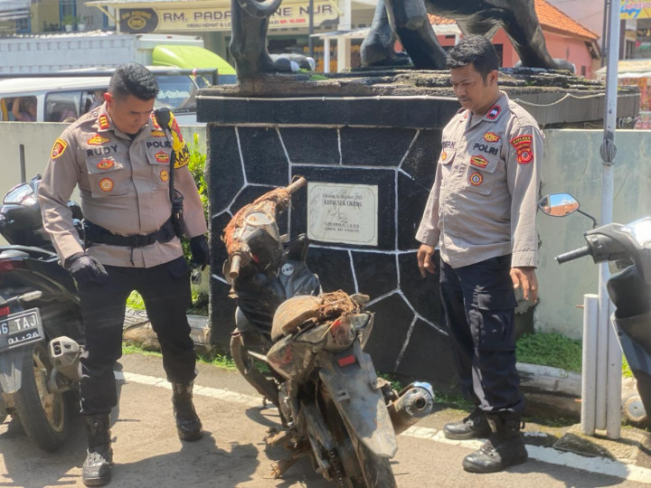 Ditemukan Motor, SAR Cari Pengendara Diduga jadi Korban Longsor di Jalur Kuningan-Majalengka