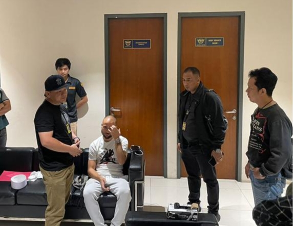 Bawa Kokain Cair, WN Portugal Dibekuk di Bandara Soetta