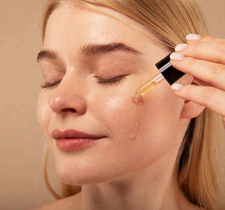 Sebaiknya pilih serum yang sesuai dengan jenis kulit dan tujuan yang kamu inginkan. (Foto: Ilustrasi. Dok. Freepik.com)