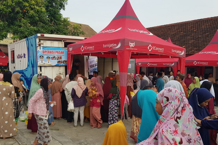Kendalikan Laju Inflasi, Pemkab Lamongan Gelar Operasi Pasar Murah