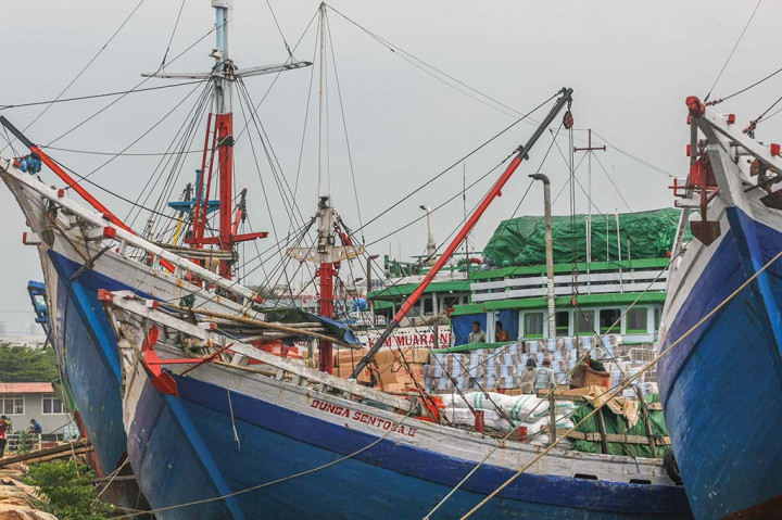 Aktivitas Bongkar Muat Kapal di Sunda Kelapa Meningkat