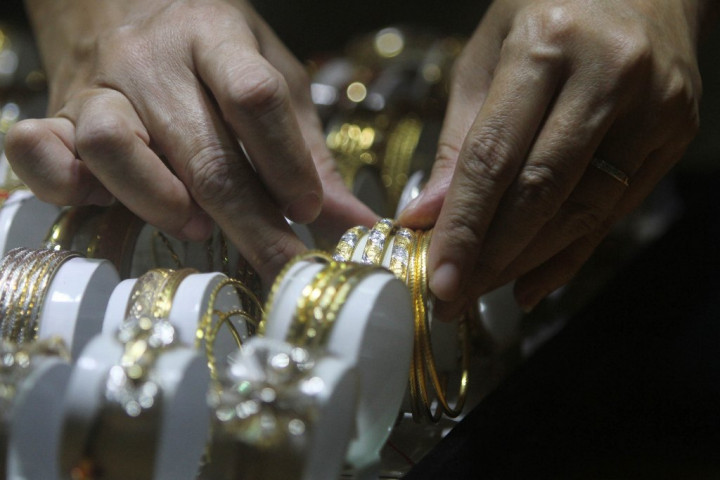 Harga Emas Putih dan Perbedaannya dengan Emas Kuning