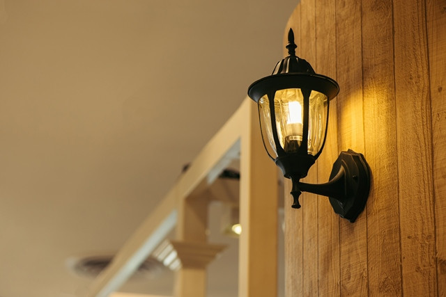 Tips aman menyalakkan lampu selama mudik. Foto: Shutterstock