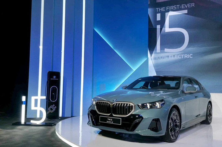 Fitur Unik BMW i5, Bisa Main Game di Mobil