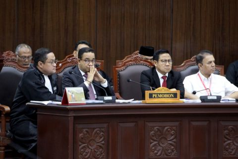 Ada Pemilih Berusia 1000 Tahun, Ini Sederet Pelanggaran Pilpres 2024 yang Dibeberkan Tim Hukum AMIN