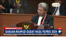 Deputi Hukum Tim Pemenangan Nasional (TPN) Ganjar-Mahfud, Todung Mulya Lubis  sidang di MK (Metro TV)