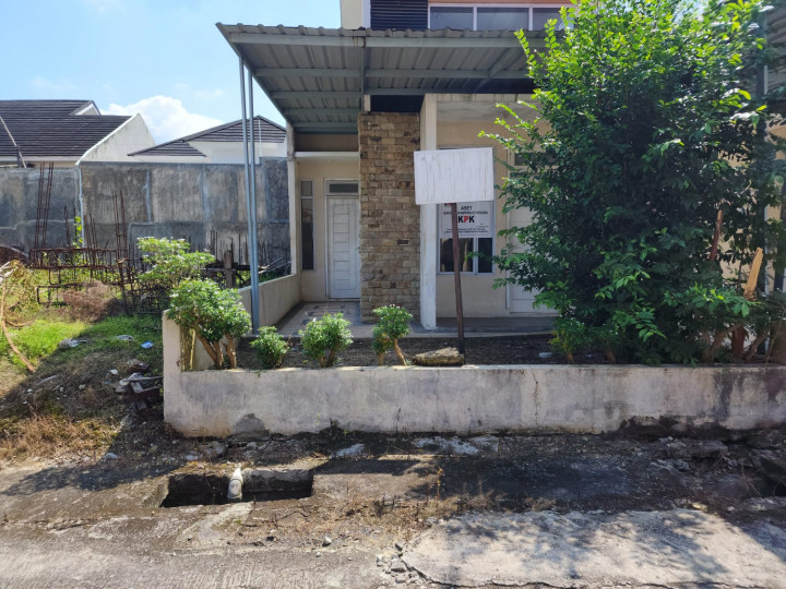 KPK Lelang Rumah Melia Beontaran Rp415 Juta