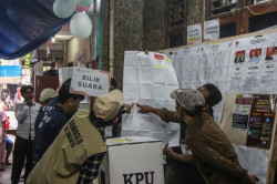 Proses penghitungan suara oleh KPU. MI/Usman Iskandar