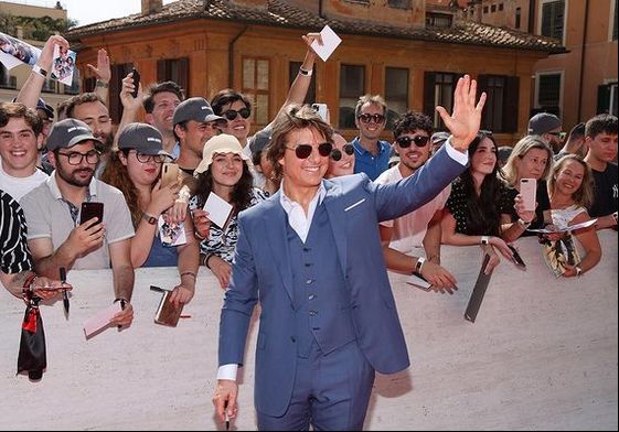 Viral Tom Cruise Berdarah-darah di Jalanan Kota London