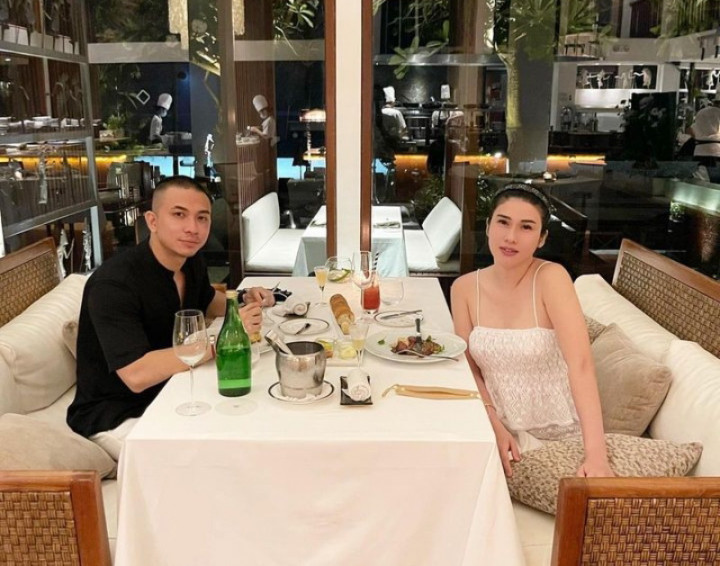 Rindu, Anggi Pratama Pakai Baju Koko Pemberian Mendiang Stevie Agnecya Setiap Hari