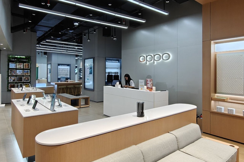 Oppo Indonesia kembali meresmikan Experience Store baru di Supermal Karawaci.