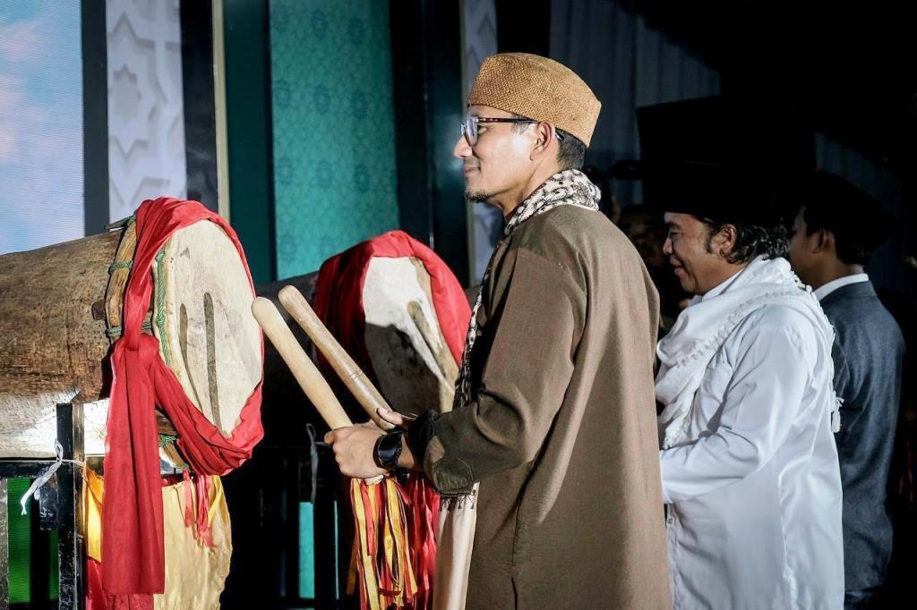 Menparekraf meresmikan pelatihan program Santri Digitalpreneur 2024 di Pondok Pesantren Nur El Falah, Banten.. Dok. Kemenparekraf