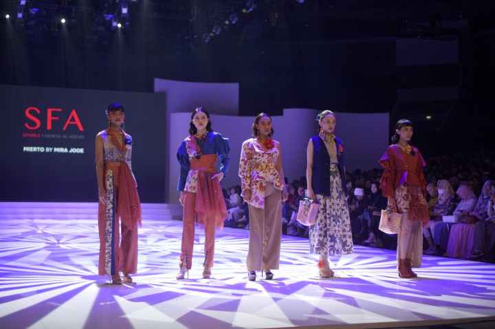 SFA Hadirkan Simbol Kekuatan Kartini Modern di IFW 2024