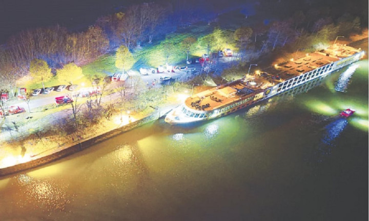 Kapal Bulgaria Tabrak Dinding Beton di Sungai Danube, 11 Orang Terluka