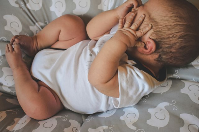 Faktanya adalah baik bayi maupun balita dapat mengeluarkan suara-suara saat tengah tertidur. (Foto: Ilustrasi/Dok. Freepik.com)