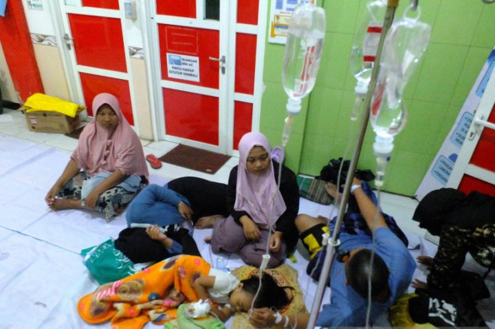Puluhan Warga Jember Diduga Keracunan Massal Akibat Makanan Takjil