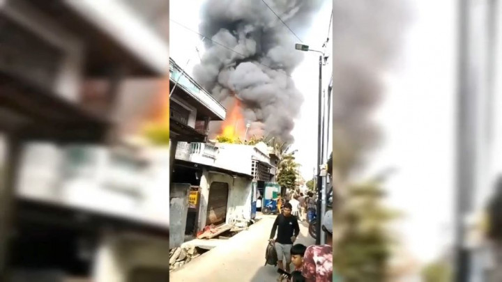 Diduga Korsleting Listrik, Belasan Rumah Semi Permanen di Koja Terbakar
