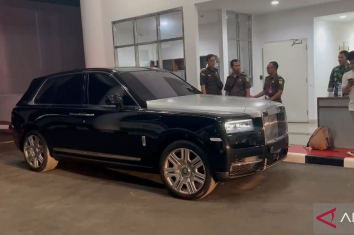 Kejagung Sita Rolls-Royce dan Mini Cooper dari Kediaman Harvey Moeis