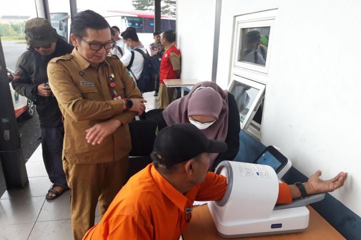 Sopir Bus di Terminal Arjosari Malang Jalani Tes Kesehatan