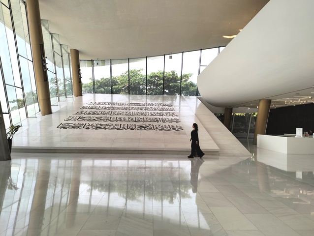 Bingkai Arsitektur Etihad Museum, Keindahan Deskripsi Kertas Perkamen Konstitusi UEA