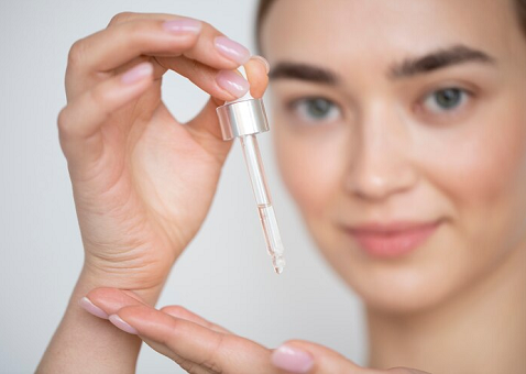 Retinoid tersedia dalam berbagai bentuk, termasuk gel, krim, dan cair. (Foto: Ilustrasi. Dok. Freepik.com)