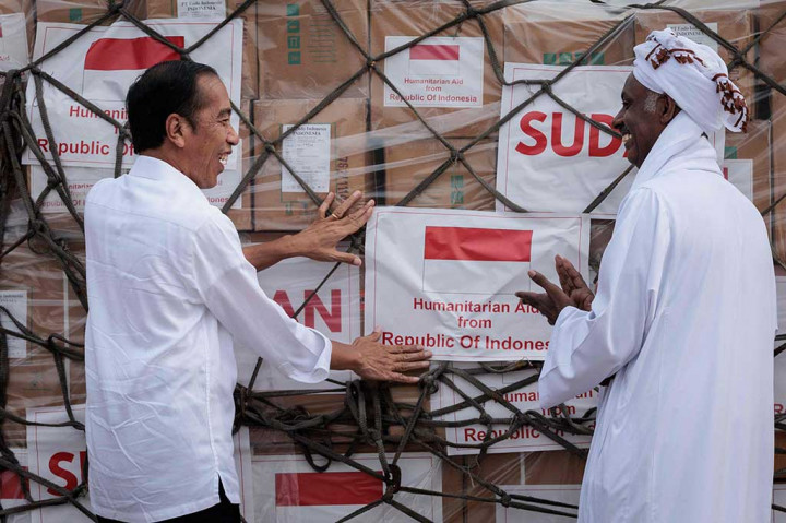 Jokowi Lepas Bantuan Kemanusiaan untuk Palestina dan Sudan