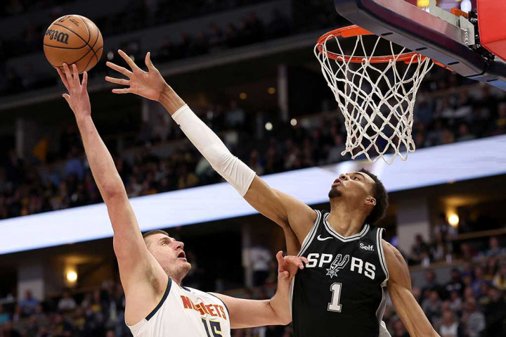 Jokic Antar Nuggets Kalahkan Spurs 110-105