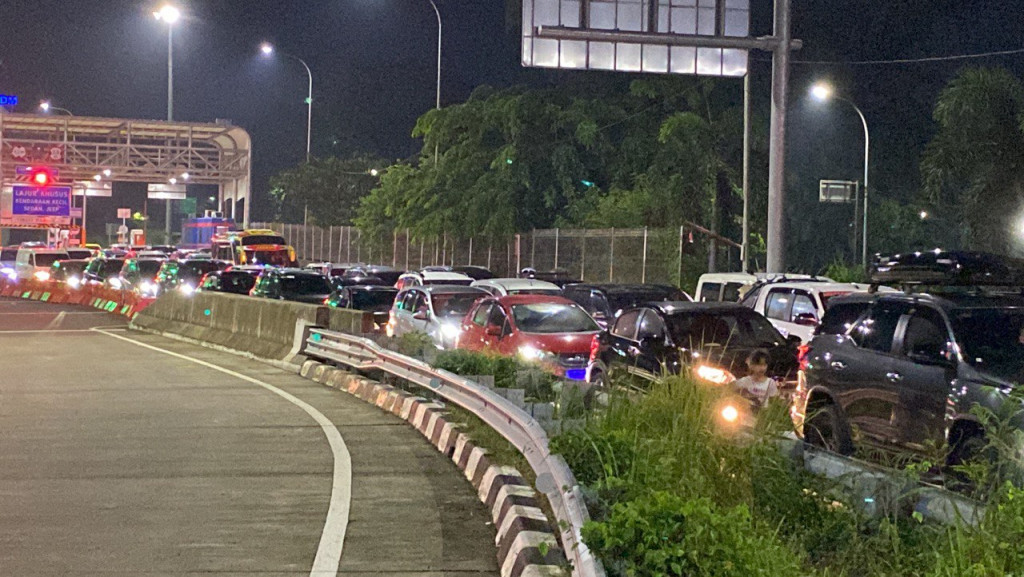 Kemacetan kendaraan mengular di Gerbang Tol Margajaya 2, Kota Bekasi. Antonio/Medcom.id