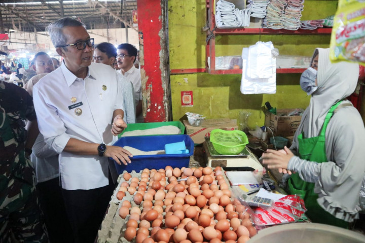 Pj Wali Kota Cirebon Cek Stok BBM hingga Bahan Pokok
