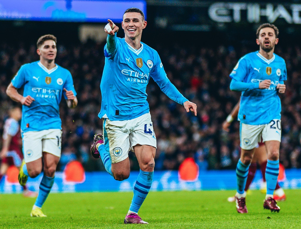 Gelandang Manchester City, Phil Foden, merayakan gol ke gawang Aston Villa (X: @ManCity)