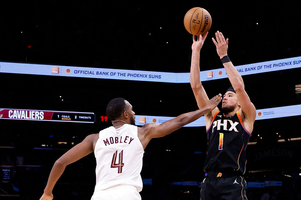Basket NBA: Suns Taklukkan Cavaliers 122-1-1, Booker Cetak 40 Poin