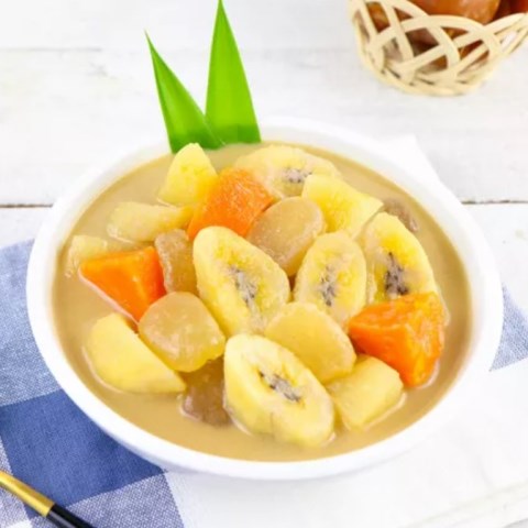 Buat kolak tradisional yuk, dengan isi pisang dan ubi pasti enggak pernah bosan. (Foto: Dok. Endeus TV)