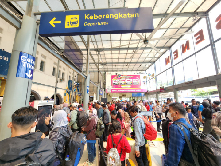 Mudik Lebaran, 100,5% Tiket Kereta di Stasiun Pasar Senen Ludes