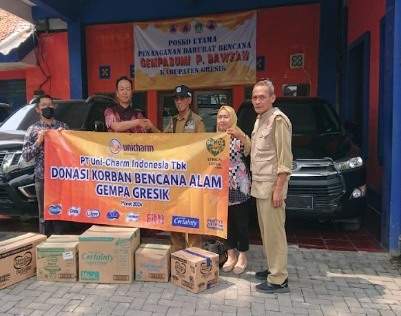 PT Uni-Charm Indonesia Tbk bekerjasama dengan BPBD Kabupaten Gresik untuk memastikan donasi produk sanitasi. (Foto: Dok. Istimewa)