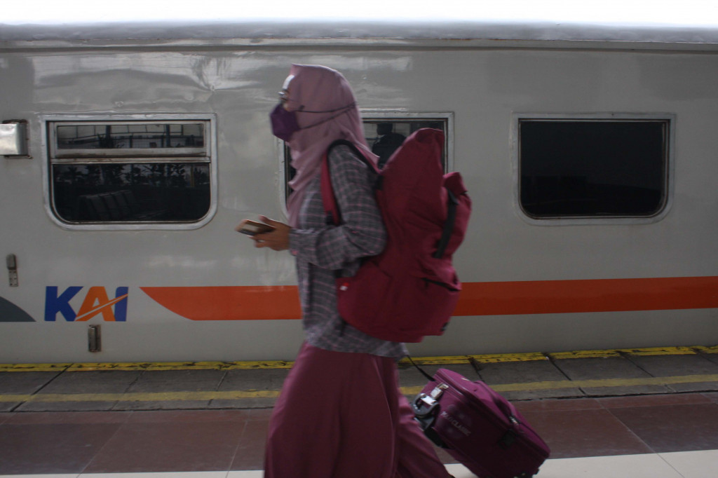 Stasiun Cirebon Mulai Dipadati Pemudik