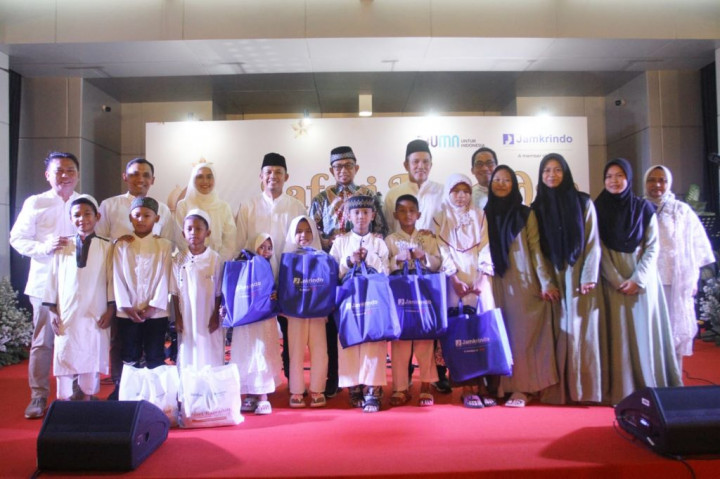 Jamkrindo Bagikan Ribuan Paket Sembako