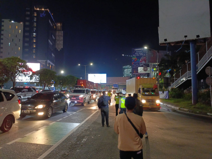 Polisi Antisipasi Truk di Gerbang Tol Bekasi Barat dan Timur