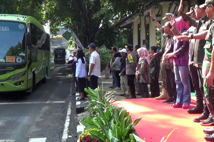 Bupati Sidoarjo Berangkatkan Ribuan Peserta Mudik Gratis