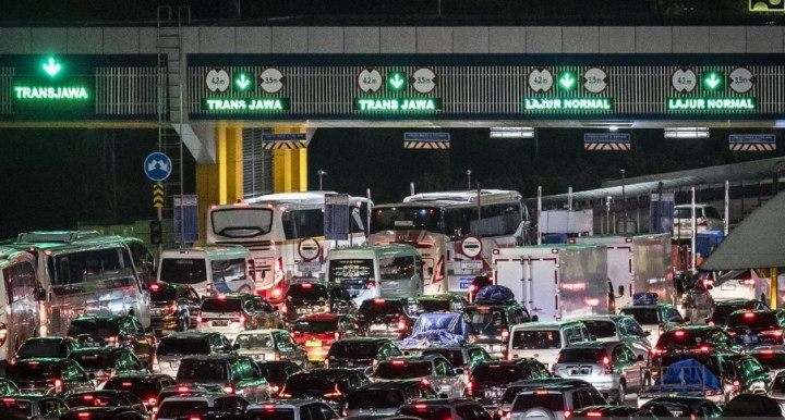 Jangan Parkir di Bahu Jalan! Jika Rest Area Penuh, Pemudik Bisa Istirahat Keluar Tol dan Masuk Lagi Gratis