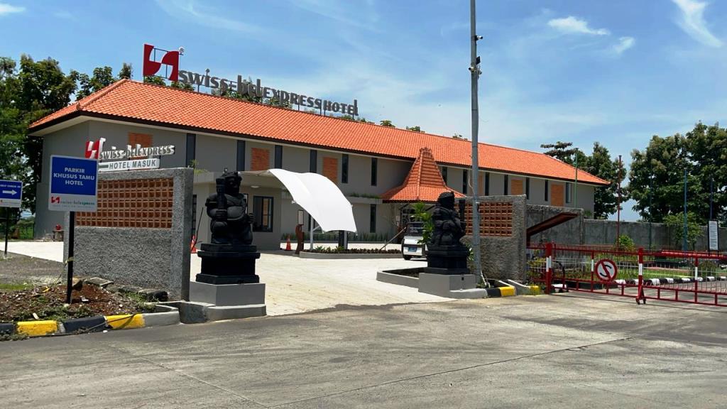 Hotel transir Swiss-Belexpress di Rest Area Tol Trans Jawa punya fasilitas parkir sendiri. Dok. A. Firdaus/Medcom