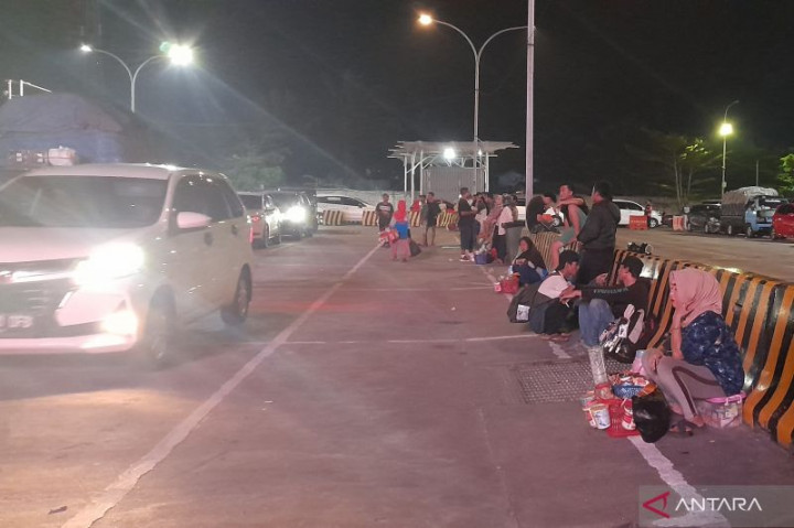 Berkah Mudik, Omzet Pedagang Kopi Keliling Pelabuhan Merak Naik 3 Kali Lipat