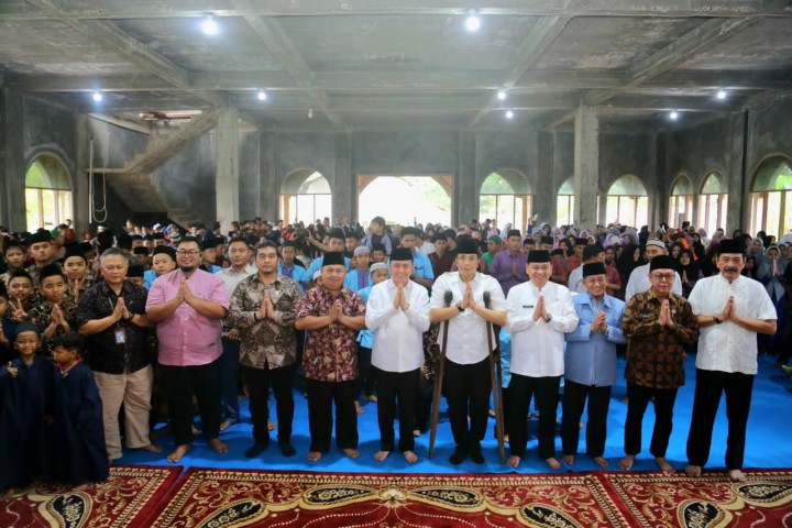 Jelang Lebaran, Pj Gubernur Sumsel Berbagi Kebahagiaan Bersama Anak Yatim
