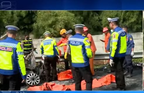 Mobil Grand Max Kecelakaan di Tol Japek Sempat Bermasalah di Jalur <i>Contraflow</i>