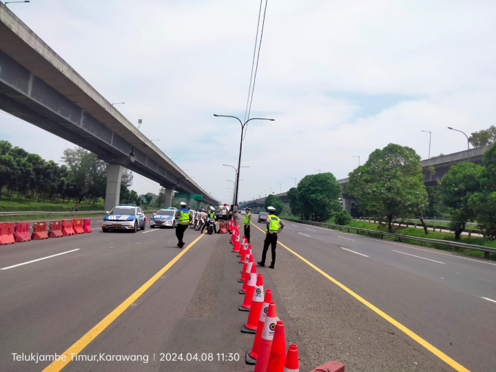 Pascakecelakaan KM 58, Buka Tutup <i>Contraflow</i> Diberlakukan di Tol Japek