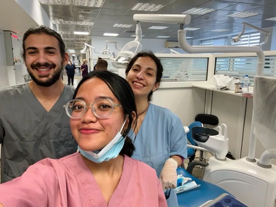 Gigih Banget, Mahasiswa Unair Ini Bisa Rasakan Belajar di Kampus Top Yunani